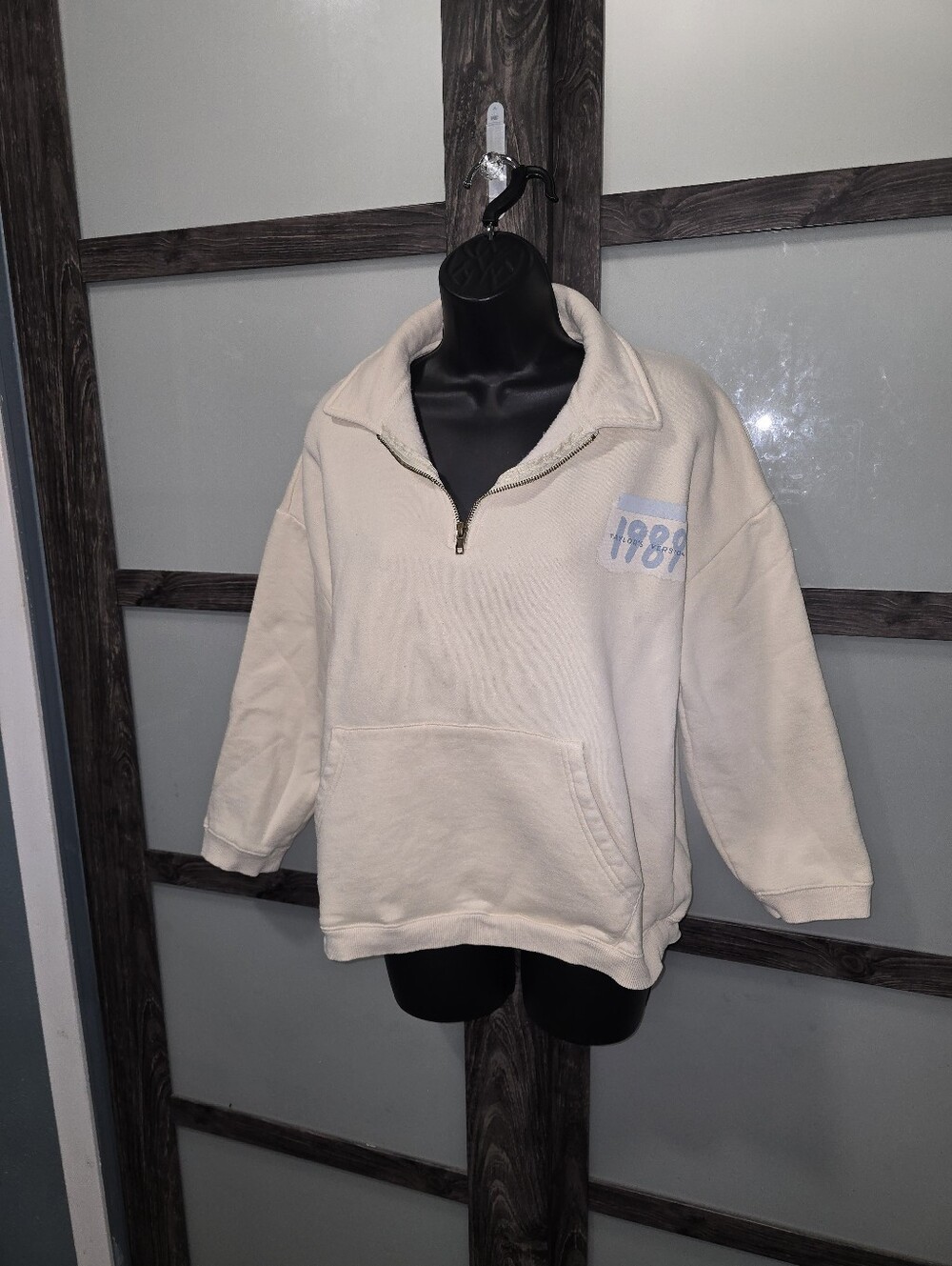 1989 Wonderland Taylor Swift Sweatshirt Sz SMALL